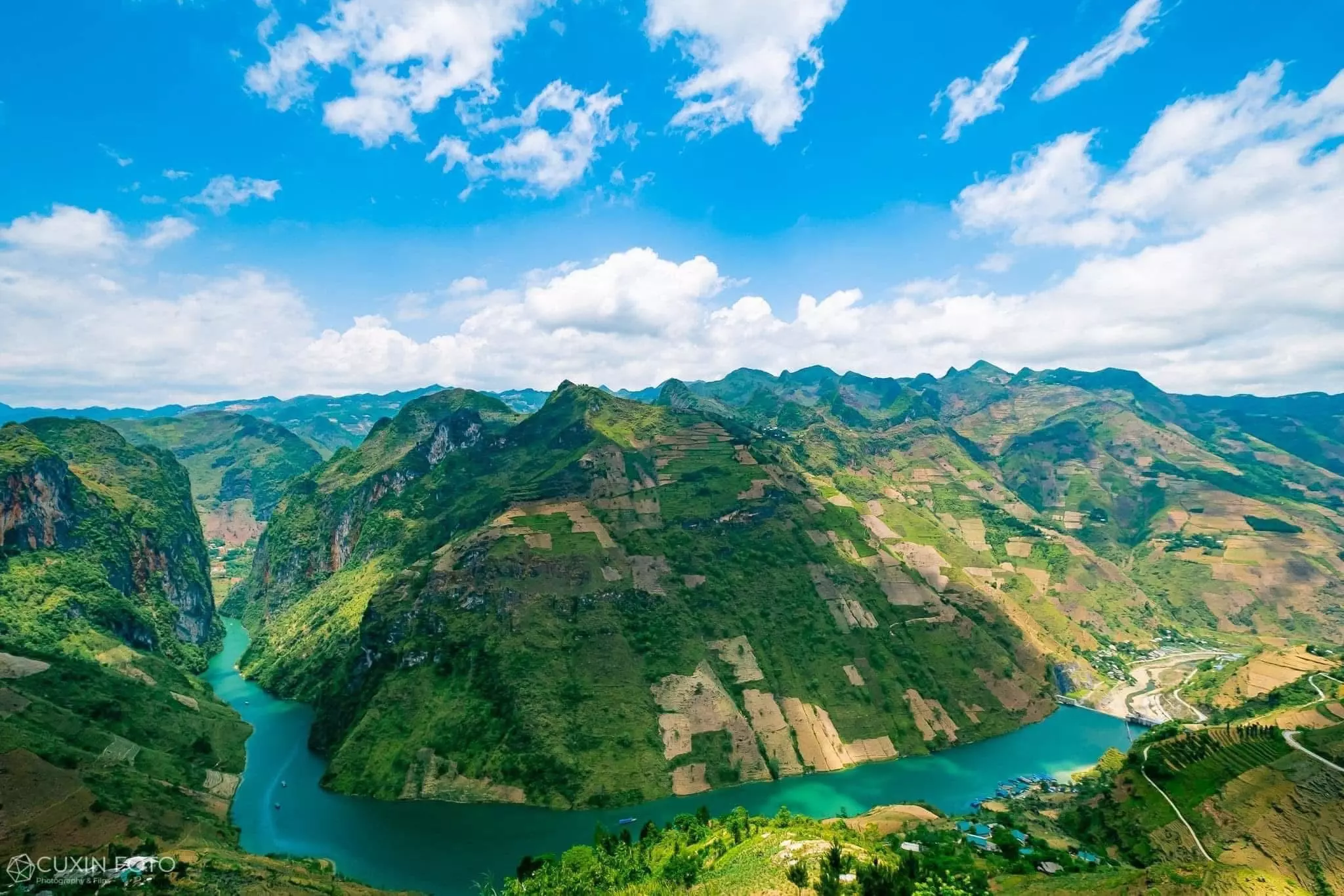 Emerald-green Nho Que River winding